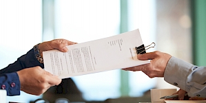 KİRA SÖZLEŞMELERİNDE ŞEKİL SERBESTİSİ İLKESİ VE YAZILI SÖZLEŞMENİN İSPAT VE HUKUKİ GÜVENLİK AÇISINDAN ÖNEMİ