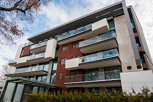 APARTMAN VE SİTE YÖNETİMLERİNDE AİDAT BORCU LİSTESİ ASILABİLİR Mİ? (2026 KVKK REHBERİ)