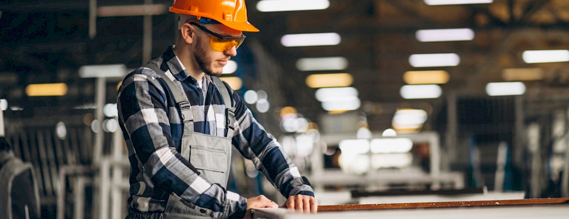 İş Hukukunda En Çok Sorulan 50 Soru: Tazminat, Fesih ve Ücret Rehberi (2026)